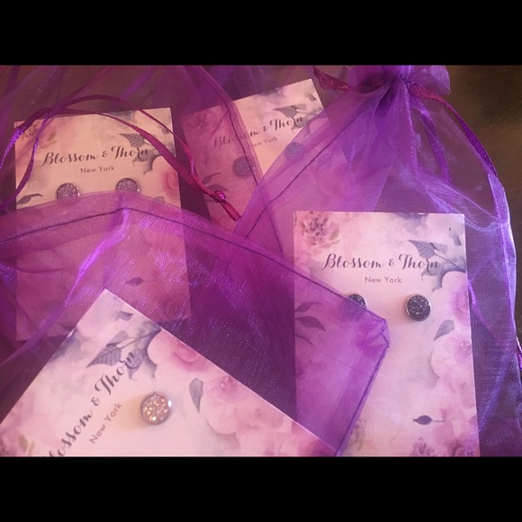 🖤BLOSSOM & THORN 8mm Druzy Studs in Black - Picture 6 of 6